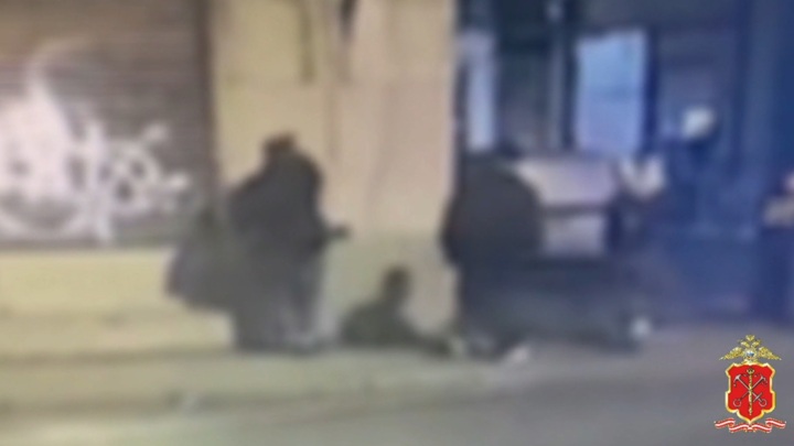 В Петербурге подросток нарисовал запрещенную символику на историческом здании