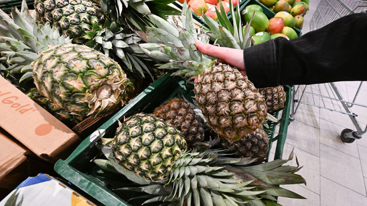 SHOT: ананасы в РФ подорожали на 16%