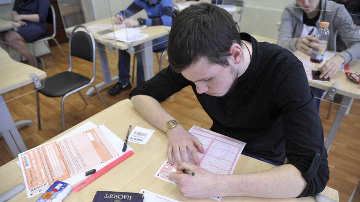 В ГД внесли проект о продлении до 2029 года эксперимента по сдаче двух ОГЭ