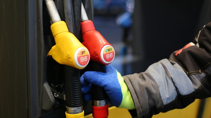 ФАС фиксирует снижение и стабилизацию оптовых цен на бензин