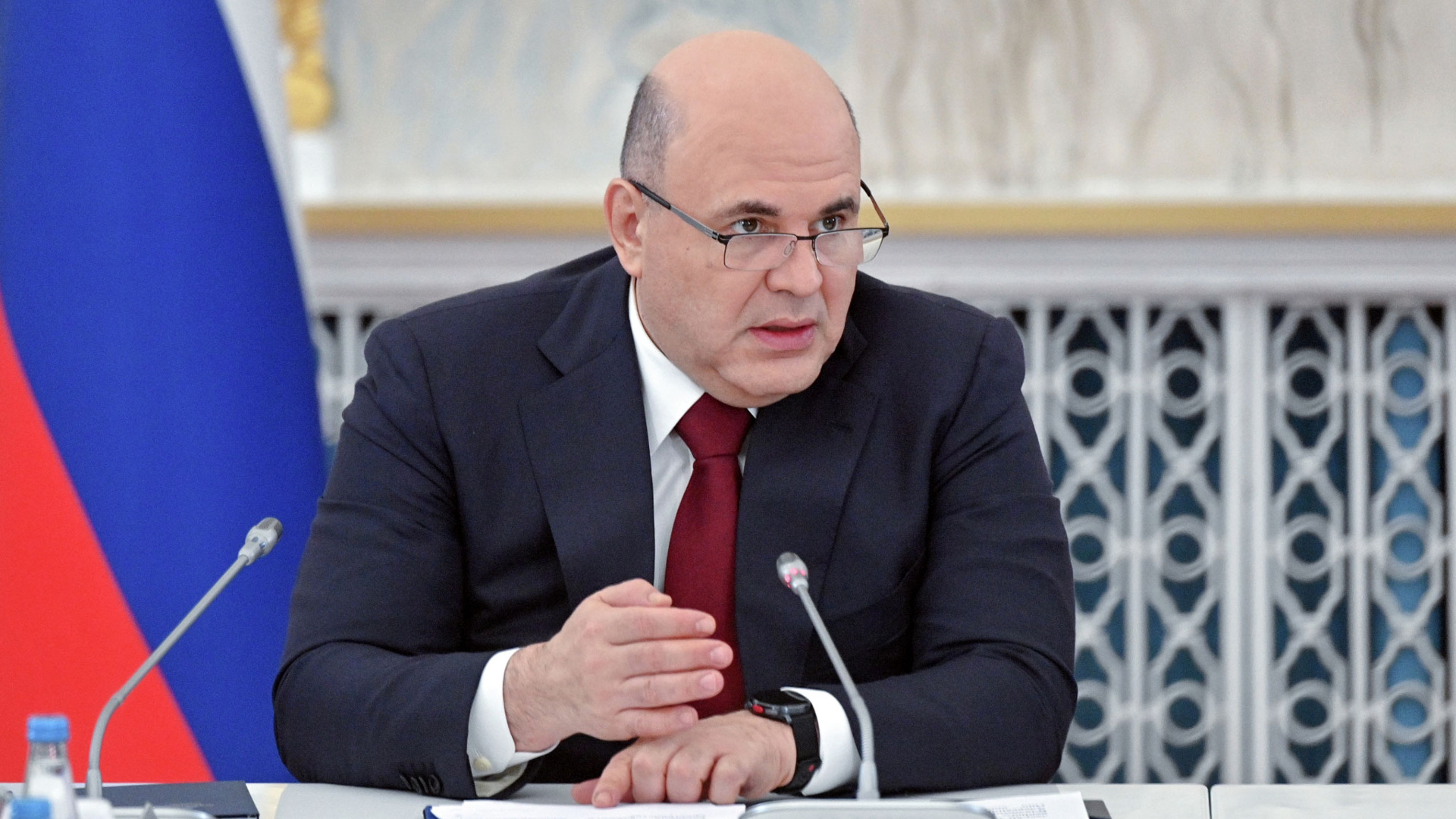 Мишустин: правительство спишет долг в 28 млрд рублей у 15 регионов