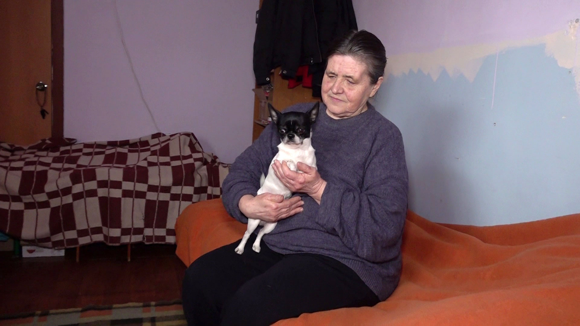 Беженка из Красноармейска рассказала, как едва не сгорела в подвале при обстреле