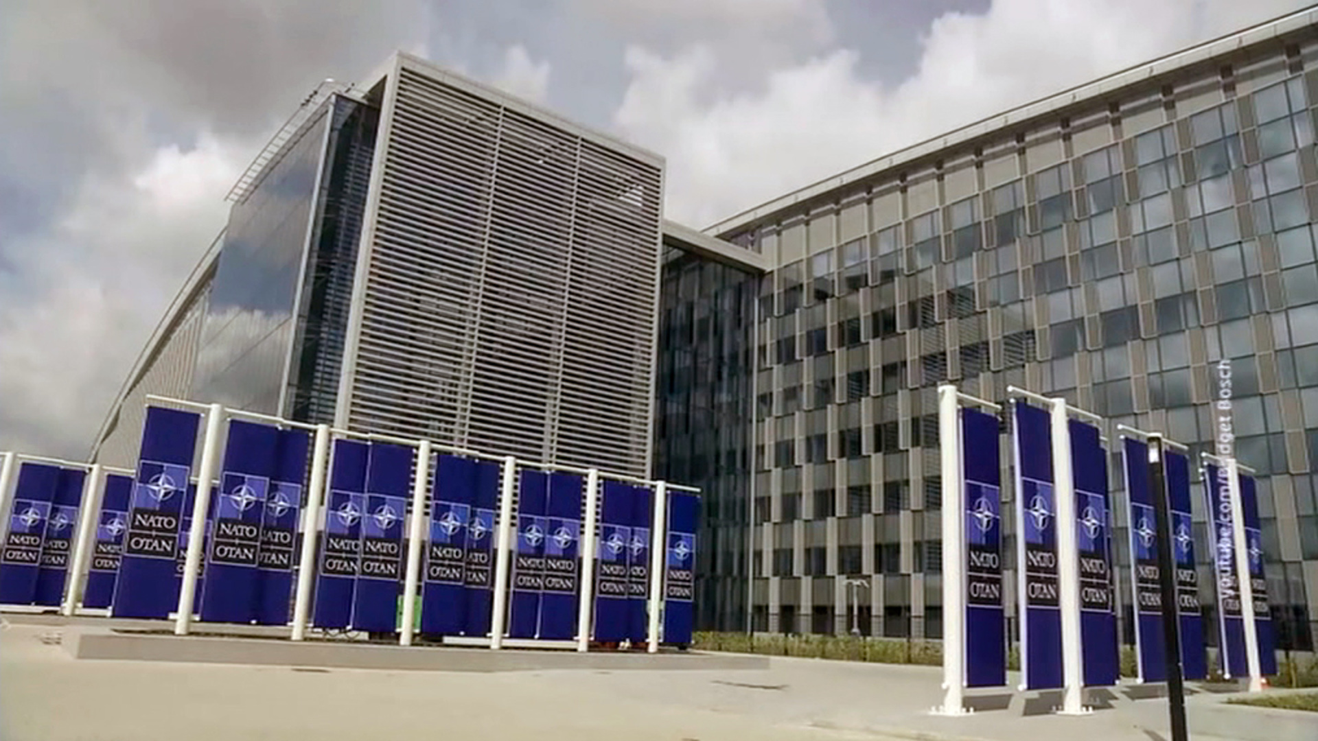 Песков: специалисты НАТО появились в органах власти на Украине еще до СВО