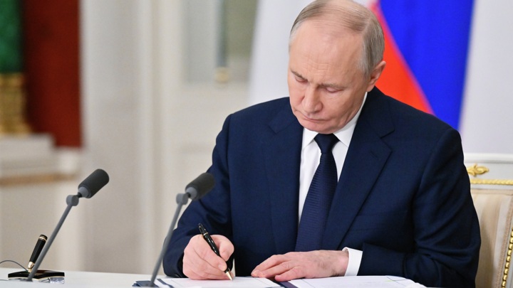 Путин подписал закон о бесплатном втором среднем образовании для бойцов СВО