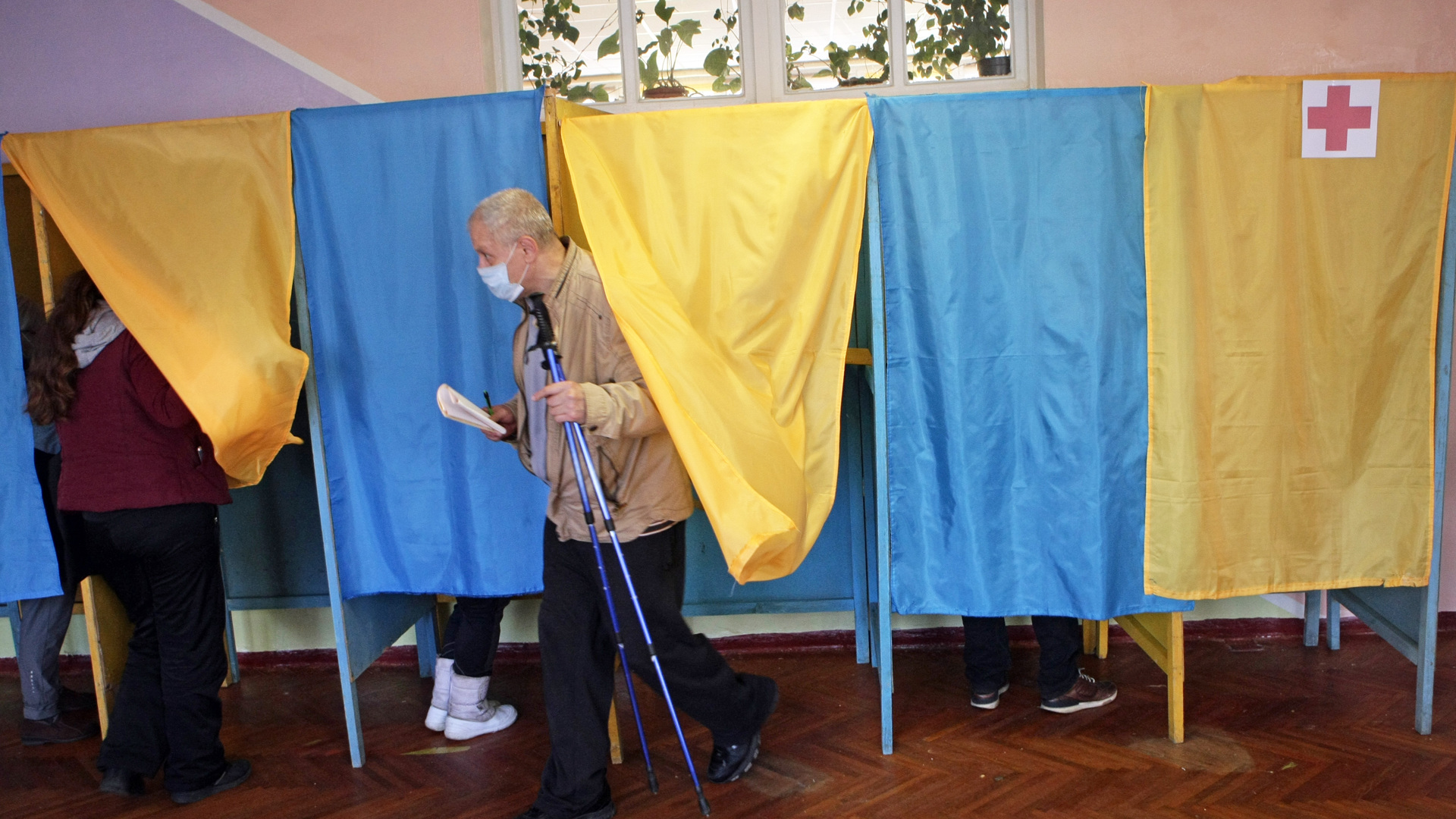 Песков затруднился ответить на вопрос о финансировании выборов на Украине