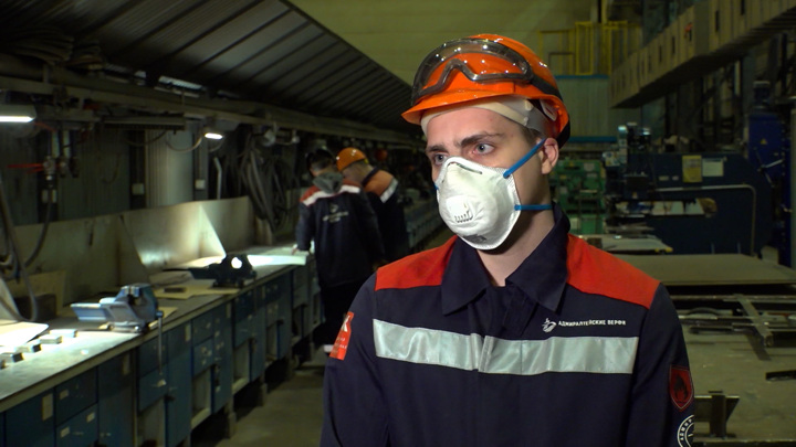 Сборщик корпусов судов Васильев: робот не сможет заменить людей в судостроении