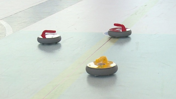 Юниоров из РФ допустили до международных турниров по керлингу с флагом и гимном