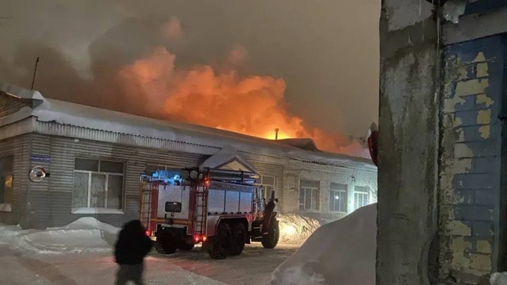 Крупный пожар вспыхнул на предприятии в Коломне