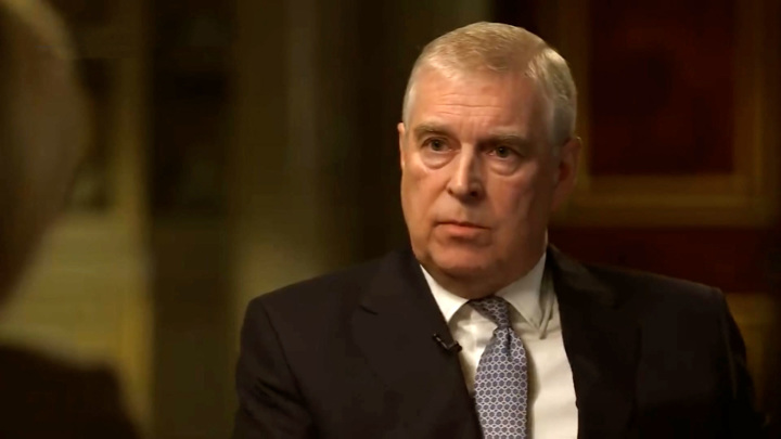 BBC: британский экс-принц Эндрю съехал из поместья из-за связей с Эпштейном