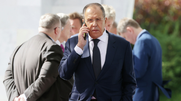 Лавров провел телефонный разговор с главой МИД Омана