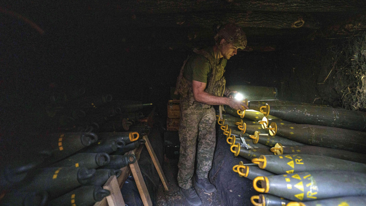 Guardian: BAE Systems полгода не может открыть завод боеприпасов для Киева