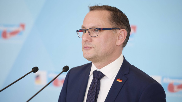 Немецкий политик призвал власти ФРГ не вмешиваться в дела других стран