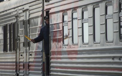 Прокуроры контролируют ситуацию с задержкой поездов на крымском направлении