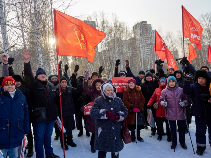 18 февраля в Екатеринбурге по инициативе Свердловского обкома КПРФ состоялась акция протеста против повышения тарифов ЖКХ, дейст