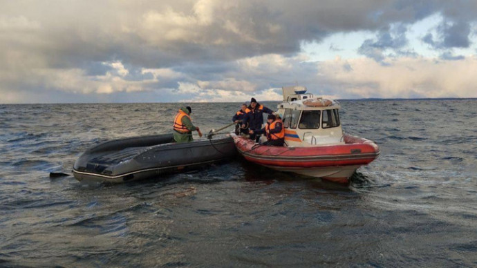 Уцелевший телефон спас пятерых рыбаков на Балтике