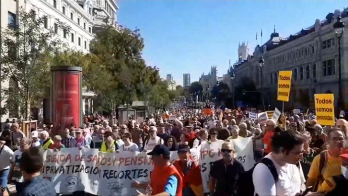Жители стран ЕС выходят на антиправительственные митинги