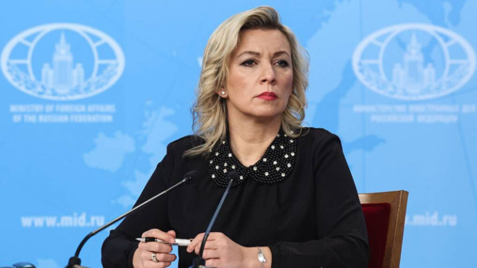 Захарова отреагировала на обвинения Госдепа в "расправе над журналистикой"