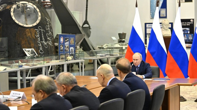 Путина неприятно удивили зарплаты в космической отрасли